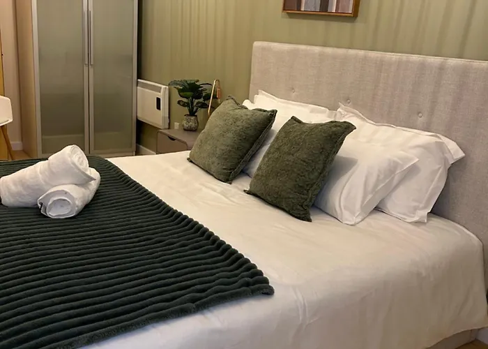 Central Birmingham City Apartment -Smart Tv - Free Parking Onsite
