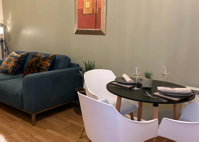 Central Birmingham City Apartment -Smart Tv - Free Parking Onsite
