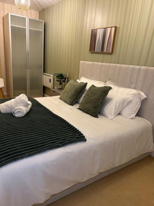 -smart Tv - Free Parking Onsite *