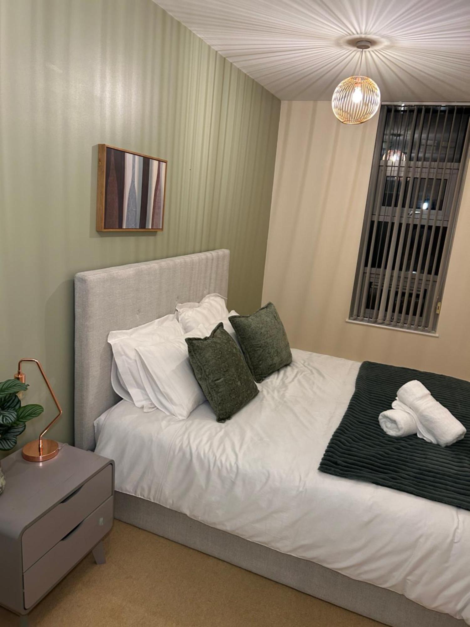 -smart Tv - Free Parking Onsite Apartment *